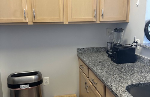 Clarendon Apartment | Fully equipped 1-bedroom, pool, gym & parking in Clarendon, Arlington