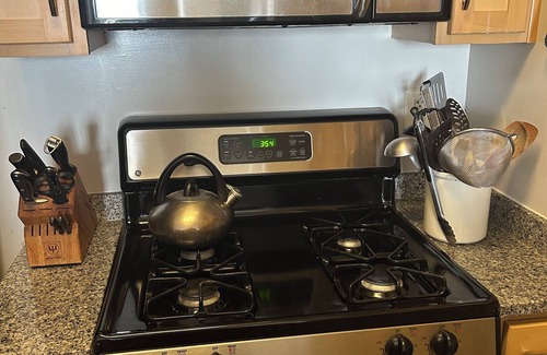 Clarendon Apartment | Fully equipped 1-bedroom, pool, gym & parking in Clarendon, Arlington