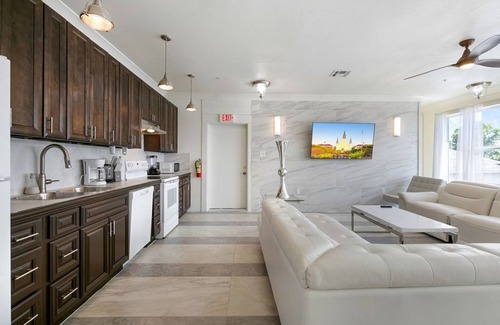 Faubourg Lafayette Condo | Fully Equipped 4BR Condo in the Heart of NOLA