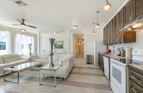 Faubourg Lafayette Condo | Fully Equipped 4BR Condo in the Heart of NOLA