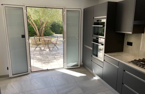Marcorignan Villa | Fully equipped 6 bedroom modern family villa with pool sleeps 12