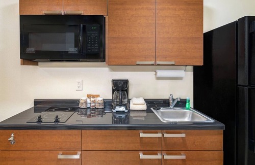 Midtown Anchorage Hotel | Fully Equipped Rooms with Kitchens, Pet Access, and Convenient Free Parking