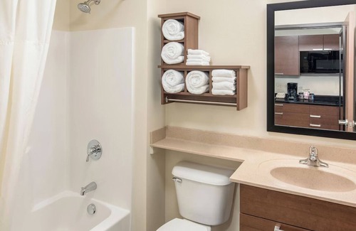 Midtown Anchorage Hotel | Fully Equipped Rooms with Kitchens, Pet Access, and Convenient Free Parking