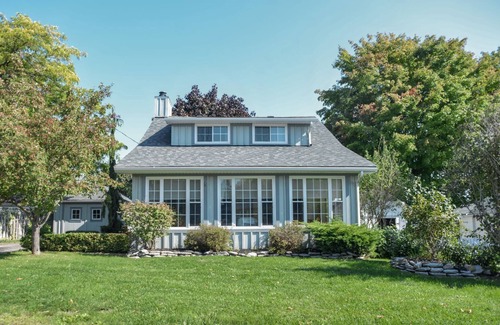 Wellington Cottage | Fully Equipped Two Bedroom Cottage - heart of Wellington, Prince Edward County