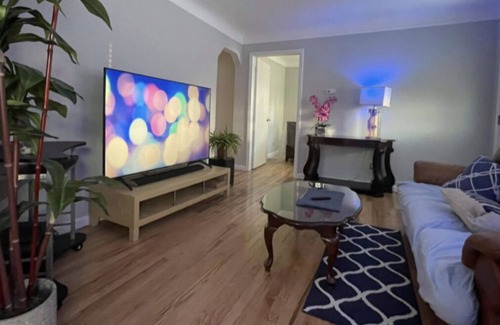 Warren House | Fully equipped with gym, washer/dryer
