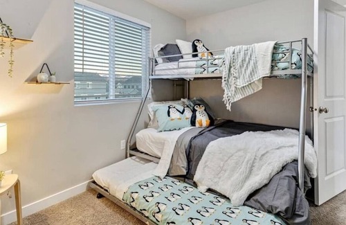 American Fork House | Fully Fenced, Grass Backyard|Pets are Allowed