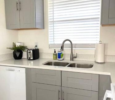 Southgate House | Fully Fenced With Hot tub near Siesta Key Bridge