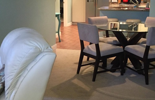Parker Apartment | Fully Furn Private Apt for Travel Nurses, Executives & Retirees!