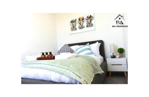 Bracknell Apartment | Fully Furnished 2 Bed 2 Bath City Centre Luxury Apartment - Free Parking but reservation needed - Pets Allowed