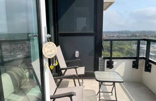 Oakville Condo | Fully Furnished 2 bed 2 bath condo short-term Utilities included