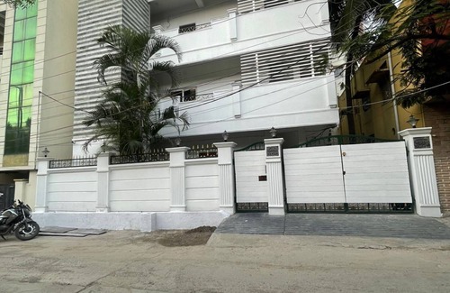 Mehdipatnam Apartment | Fully Furnished 2BR Home Ideal for Work & Family Stays – Hyderabad