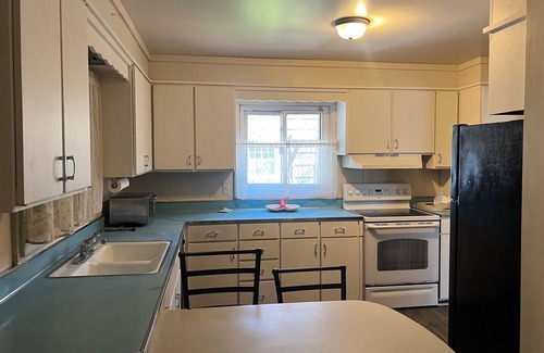 Salisbury House | Fully furnished 3-bedroom house sporting Queen-size beds in each room