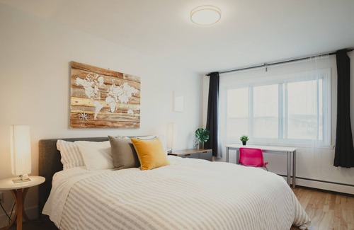LaSalle Apartment | Fully furnished 3 bedrooms apartment, king size bed, free parking