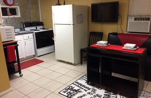Jefferson House | Fully Furnished ALL BILLS PAID Studio