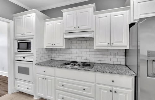 Longview House | Fully furnished and tastefully decorated with you in mind.