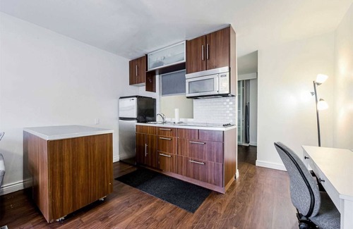 York University Heights House | Fully Furnished Bright and Luxurious Bedroom in North York-1