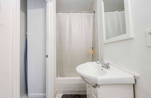 York University Heights House | Fully Furnished Bright and Luxurious Bedroom in North York-6