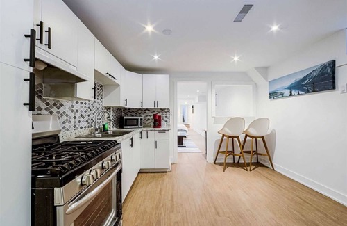 Village at York University House | Fully Furnished Bright and Luxurious Bedroom in North York-3