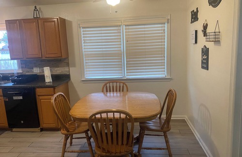 Quincy House | Fully furnished, Charming & Spacious 3-bedroom house in a Quiet Cul-de-Sac!