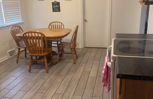 Quincy House | Fully furnished, Charming & Spacious 3-bedroom house in a Quiet Cul-de-Sac!