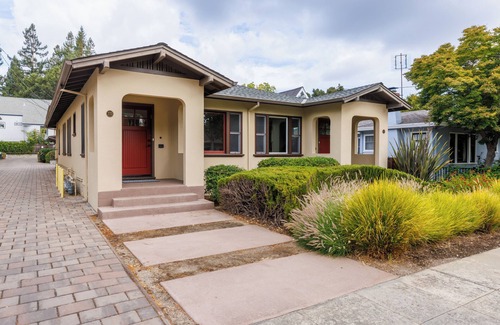 Downtown North Cottage | Fully Furnished Cottage, Walking Distance To Down Town Palo Alto