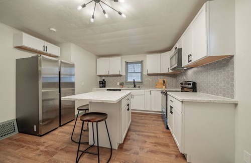 Appleton House | Fully Furnished Cozy Home with Fenced Yard in a Peaceful Neighborhood