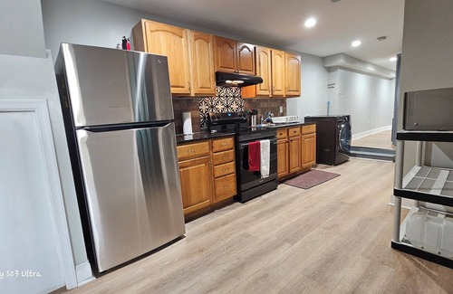 Rosemont Homeowners/Tenants House | Fully Furnished Cozy English Basement Apartment