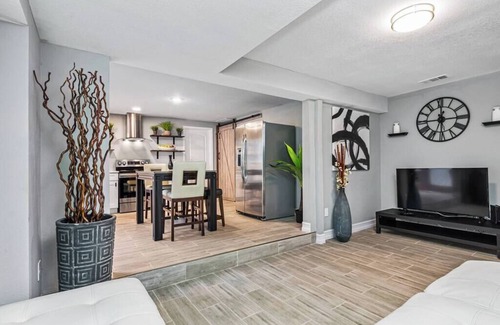 Old Harbor Place House | Fully furnished guest house in Clearwater (GH1)