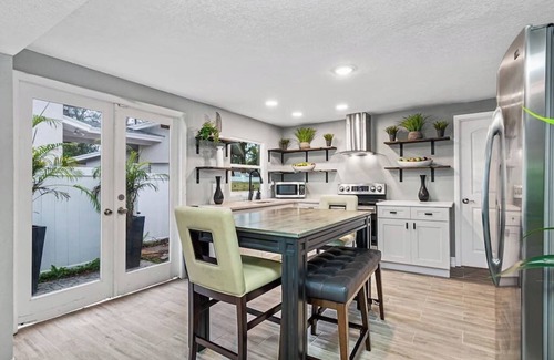 Old Harbor Place House | Fully furnished guest house in Clearwater (GH1)
