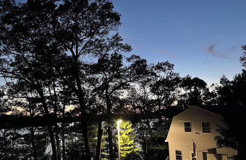 New Auburn Cabin | Fully-furnished LAKE HOME near Ice Age hiking & 4-wheel trails + SUNSET VIEWS