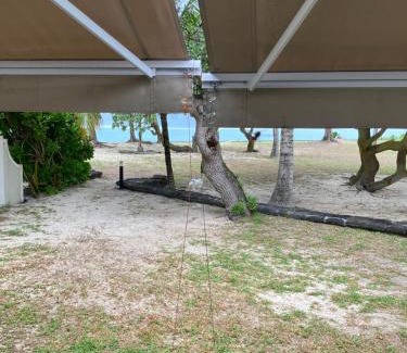 Quatre Cocos Villa | Fully furnished luxury villa 3 right on a blue ocean