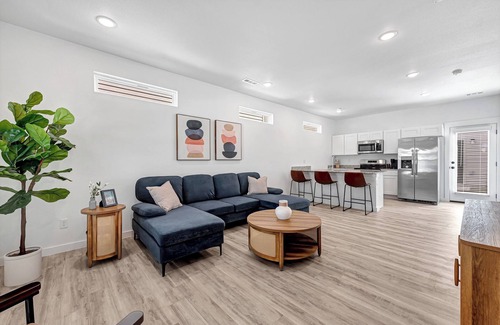 Bentonville House | Fully Furnished Modern Home