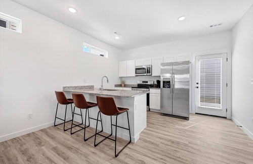 Bentonville House | Fully Furnished Modern Home