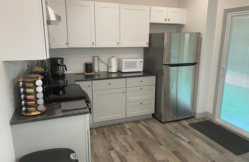 Newnan Apartment | Fully furnished, Mother-in-law suite in Newnan GA. Monthly rental available.