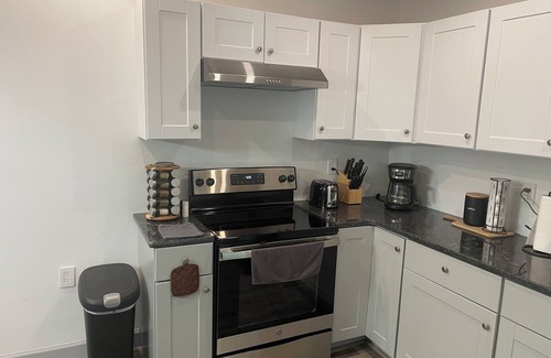 Newnan Apartment | Fully furnished, Mother-in-law suite in Newnan GA. Monthly rental available.