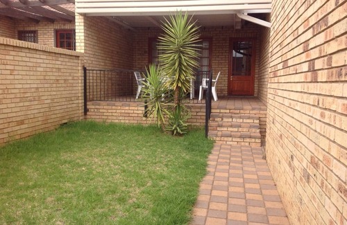 Bloemfontein House | Fully Furnished Pentagon Park