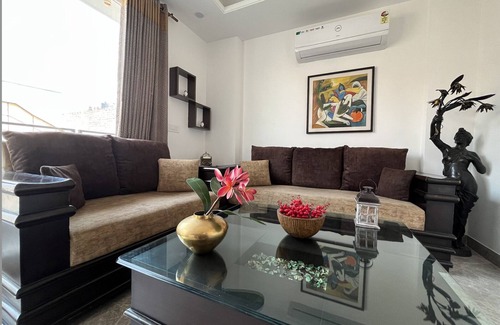 Kharera Bed & Breakfast | Fully Furnished Room in Hauz Khas