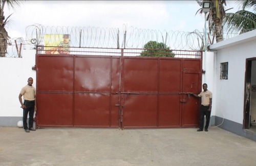 Monrovia House | Fully Furnished & Serviced 1Bed apartment Twelve