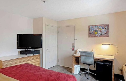 Clinton Apartment | Fully Furnished Studio Available + breakfast and cleaning, 1 week min stay