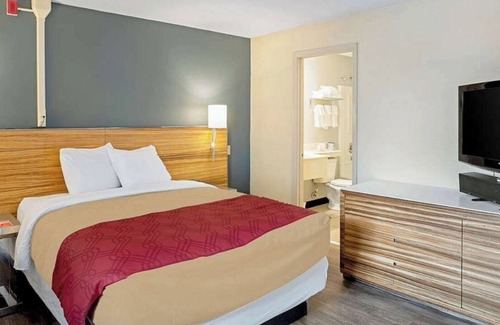 Clinton Apartment | Fully Furnished Studio Available + breakfast and cleaning, 1 week min stay