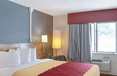 Clinton Apartment | Fully Furnished Studio Available in Clinton, Iowa, 1 week min stay