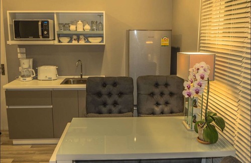 Su Thep Condo | FULLY FURNISHED TOP FLOOR NEAR THE CITY