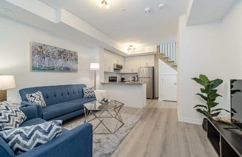 Erin Mills House | Fully Furnished Two Bedroom Home in the Quite Neighborhood