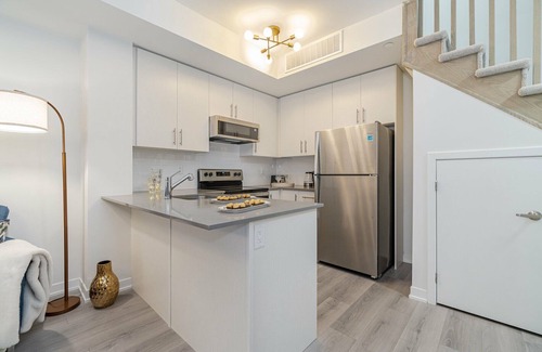 Erin Mills House | Fully Furnished Two Bedroom Home in the Quite Neighborhood
