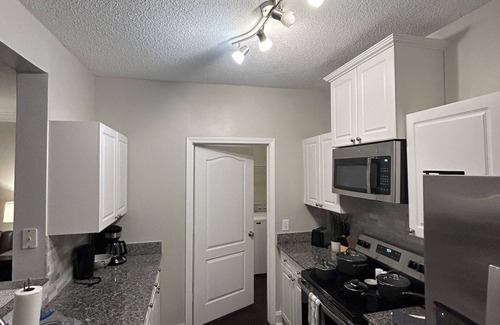 Alpharetta Apartment | Fully-Furnished Two Bedrm/Two Bath Penthouse w/Pool View Apt in Alpharetta