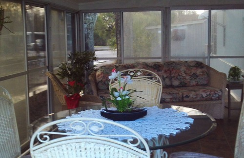 New Port Richey East House | Fully Furnished, newly renovated 2/1.5 mobile home in quiet, well kept community