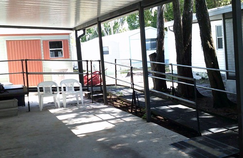 New Port Richey East House | Fully furnished warm Florida retreat in a quiet park close to Florida Fun spots