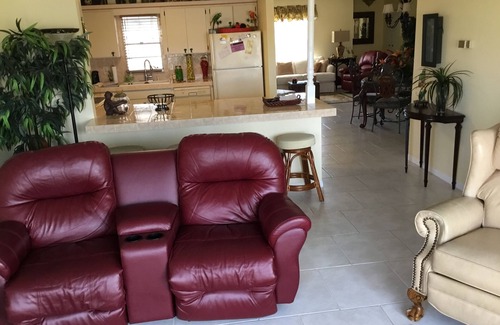 Sun City Center House | Fully furnished 2-bedroom house on Lake in Sun City Center, community pool