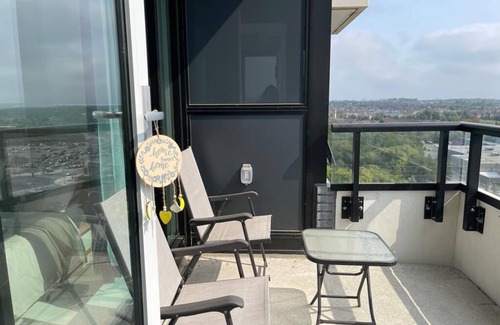 Oakville Condo | Fully furnished, very clean and bright Modern Lake view , perfect location