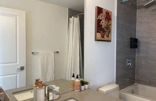 Oakville Condo | Fully furnished, very clean and bright Modern Lake view , perfect location